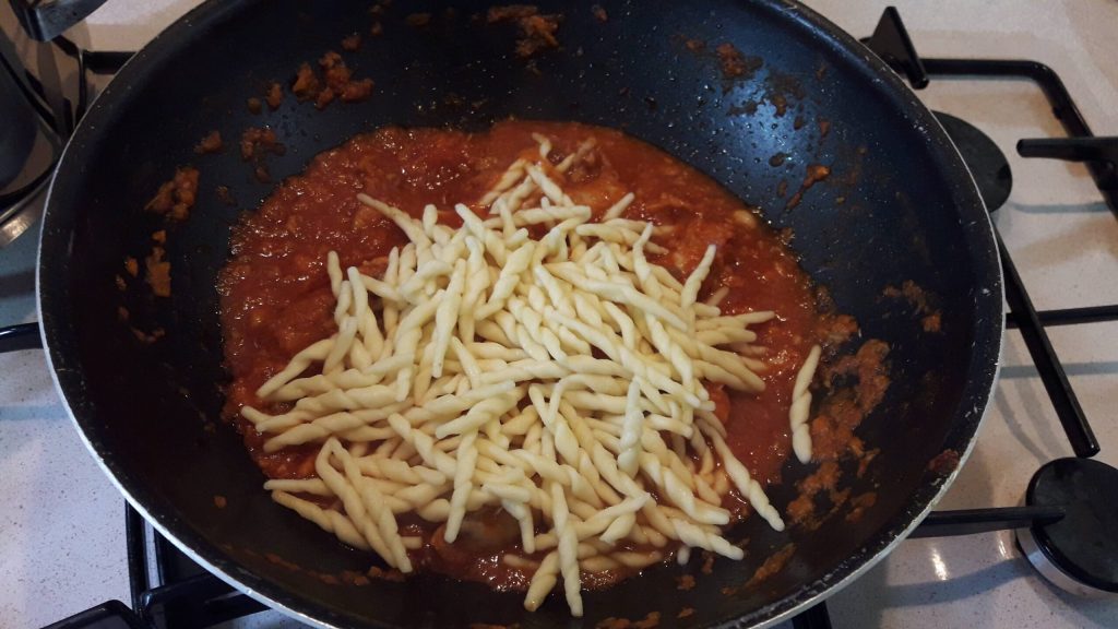 Trofie with Sausage and Mushrooms (Bimby)