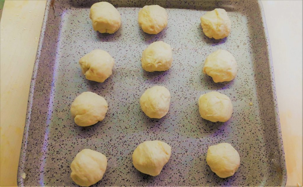 Cream-filled Maritozzi Sicilian recipe