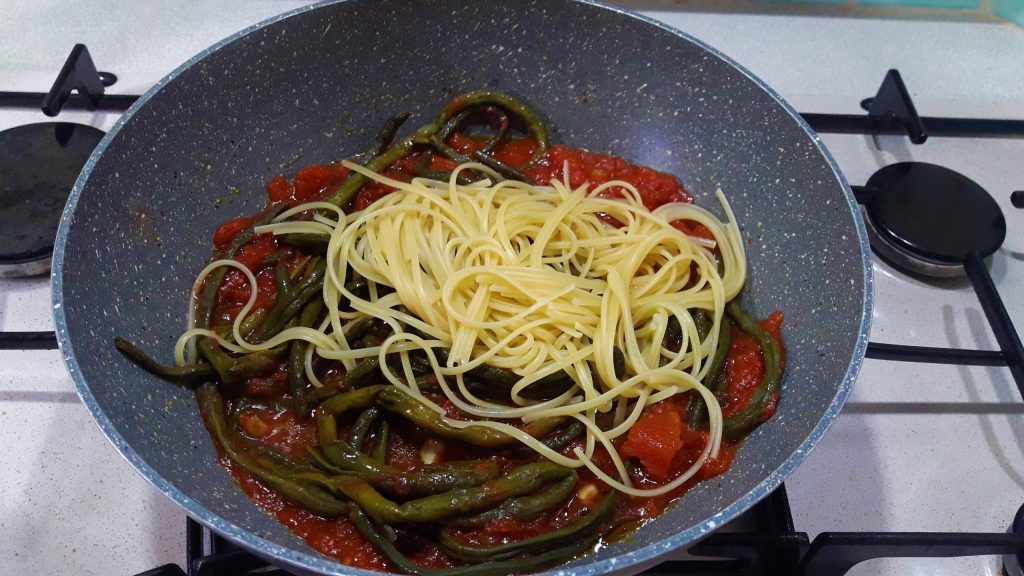 Pasta with Snake Beans or Paesanella