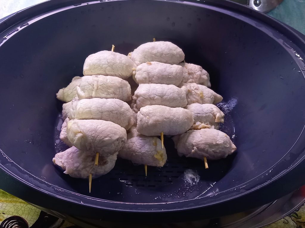 Pork loin rolls with mushrooms and pumpkin