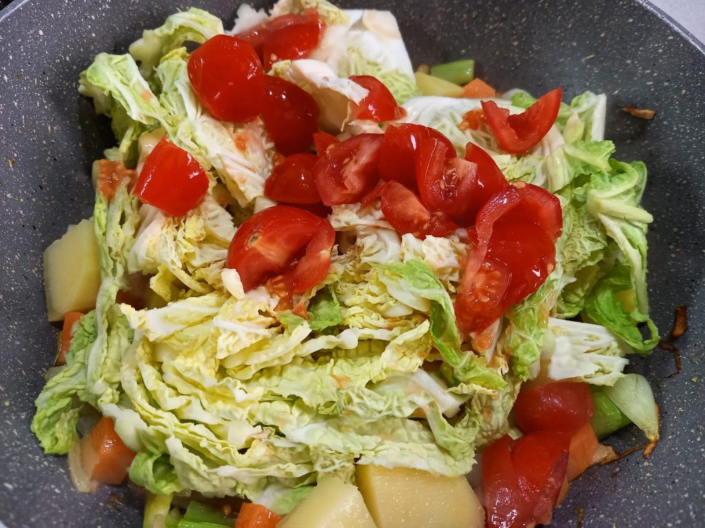 Spring cabbage with mixed vegetables