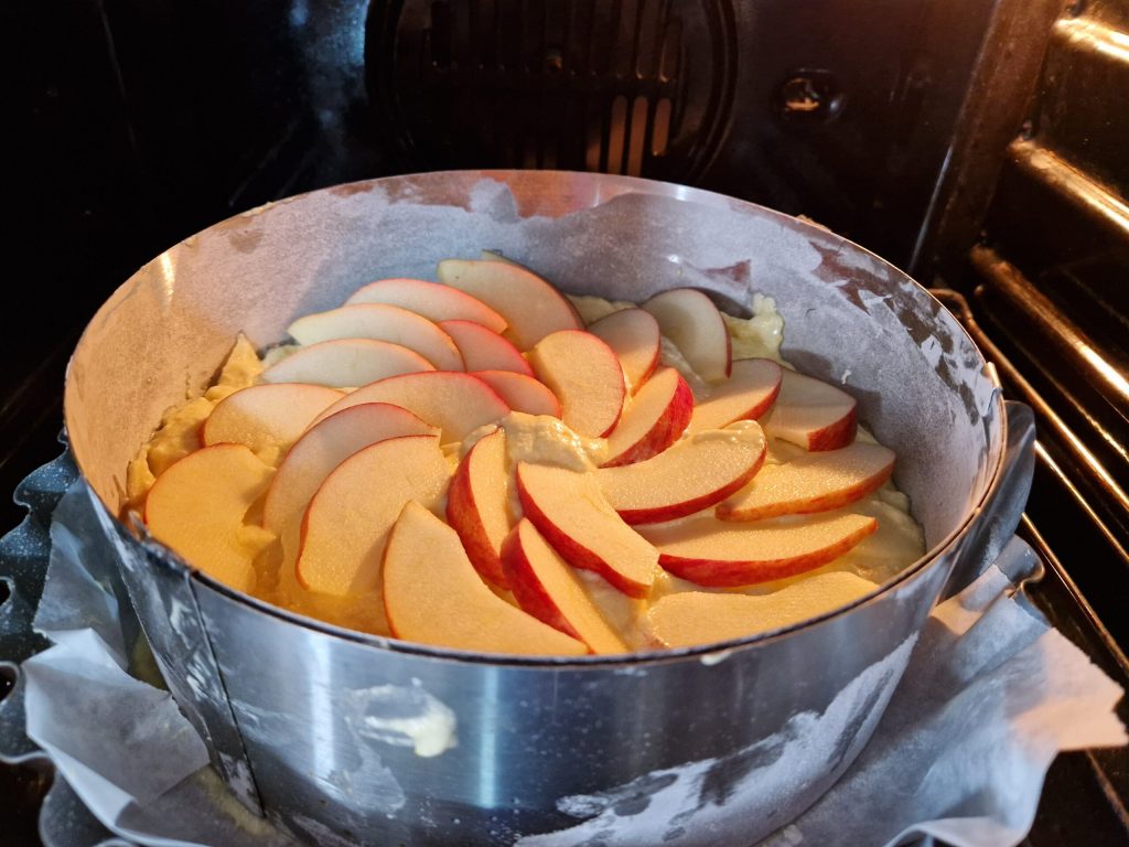 Creamy and Diet Apple Cake