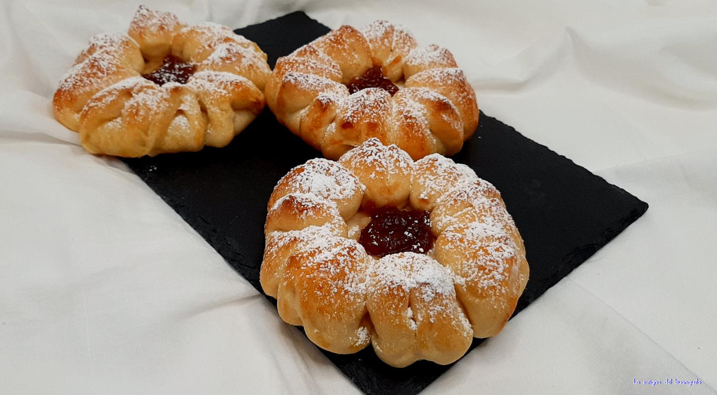 Brioche flowers with the bread machine