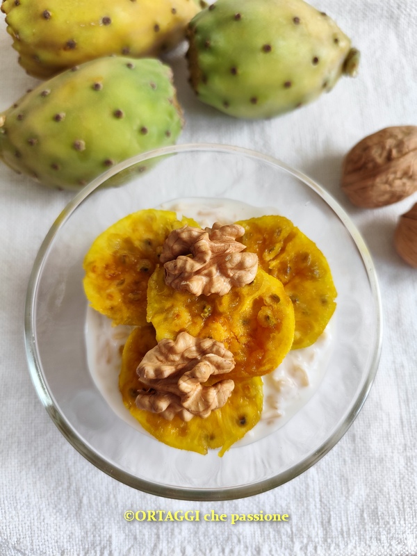 glass with prickly pears and yogurt - balanced dessert