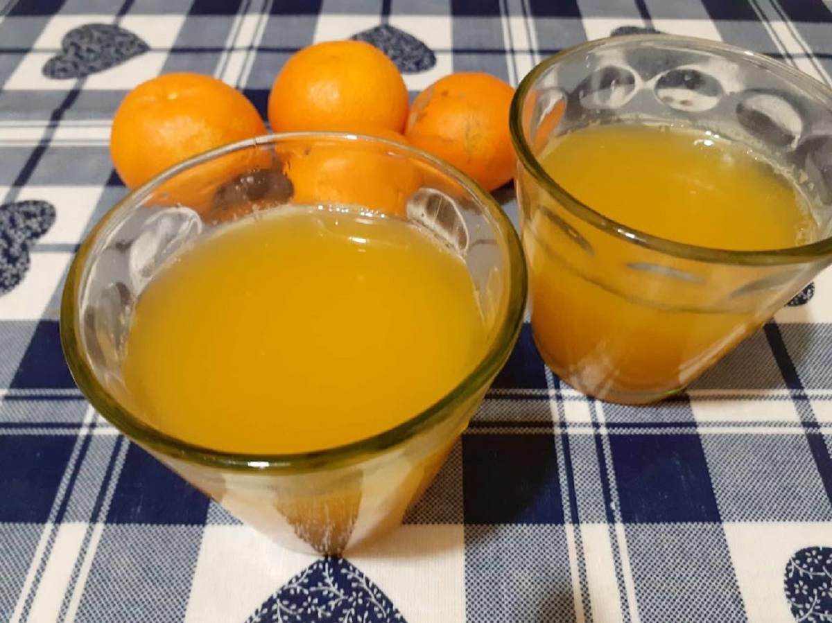 Fresh Clementine Juice with Ginger and Lemon Benefits