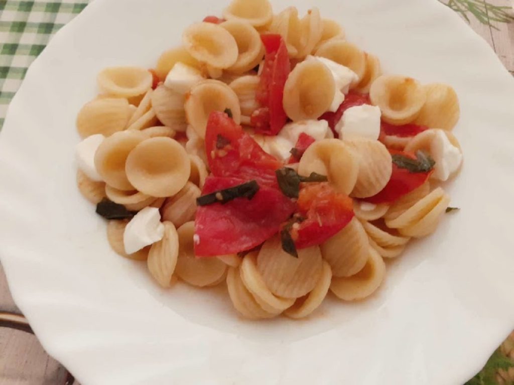 ORECCHIETTE WITH ARUGULA, CHERRY TOMATOES, AND MOZZARELLA