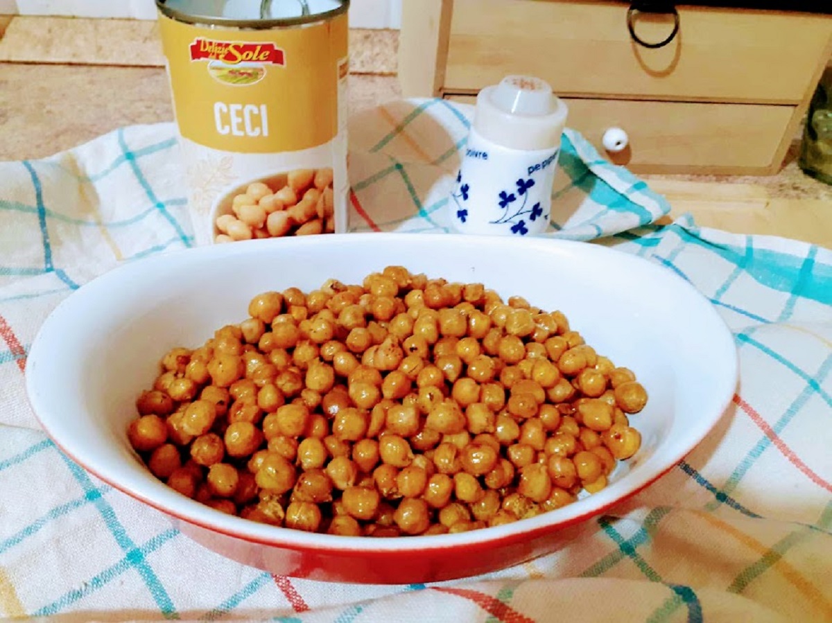 Spicy Roasted Chickpeas in Air Fryer with Sweet Paprika and Oregano