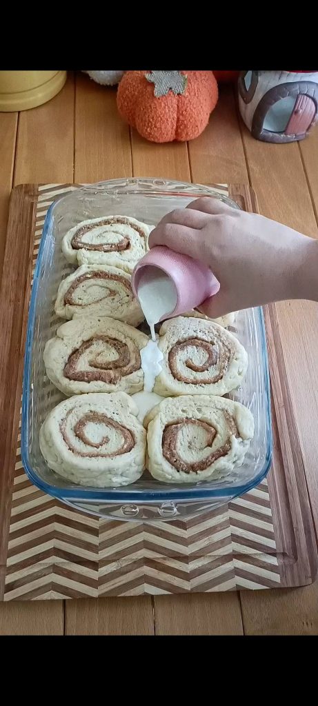 After the second rising, pour the cream and bake in the oven