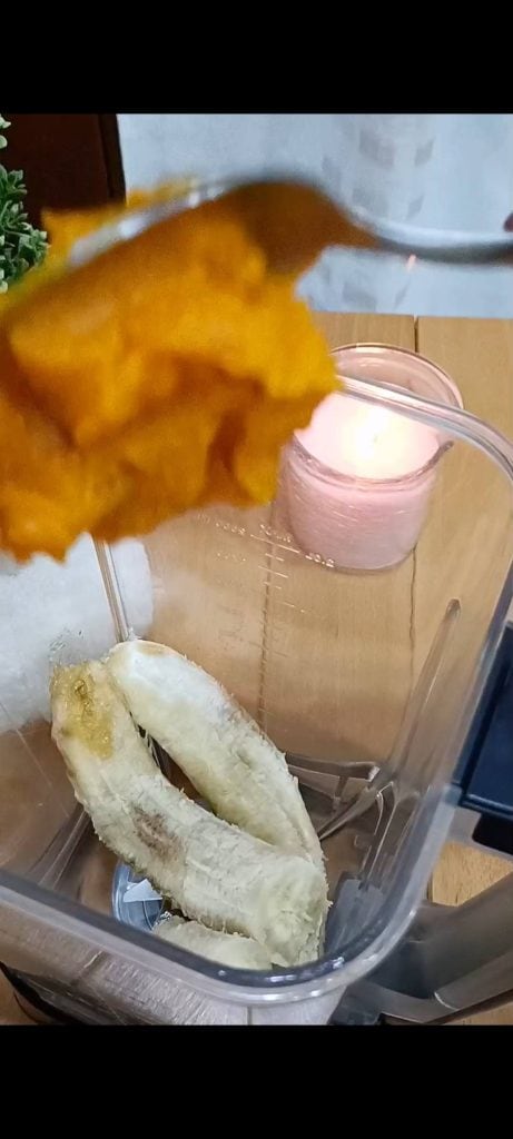 Put the bananas in the blender