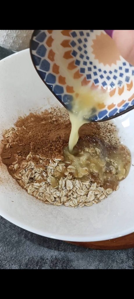 Prepare a crunchy crumble