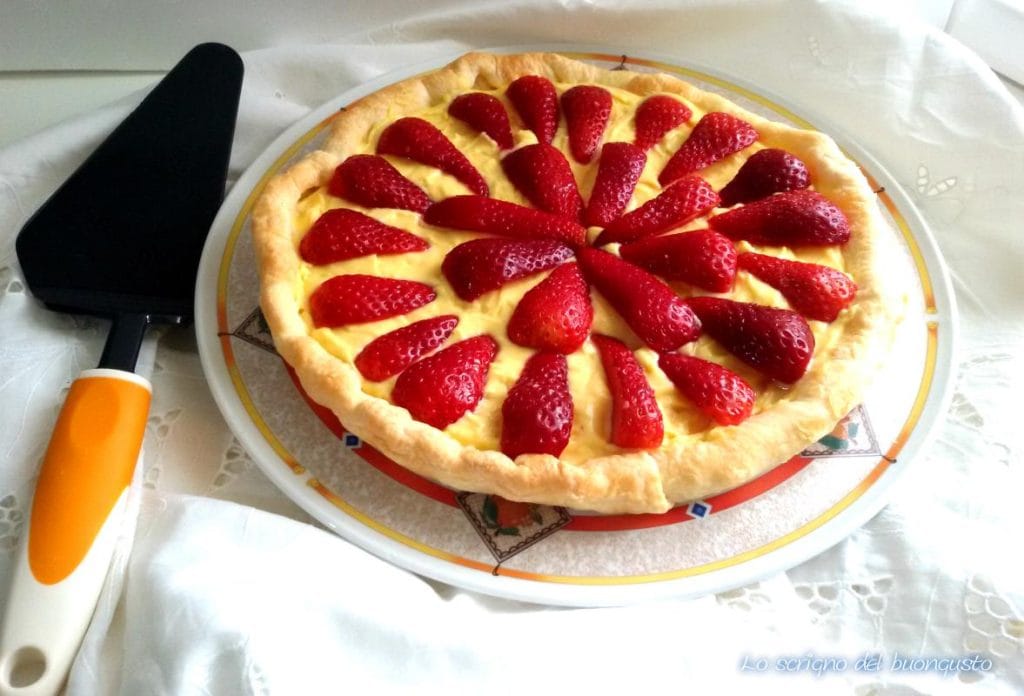 Quick Strawberry Puff Pastry Cake