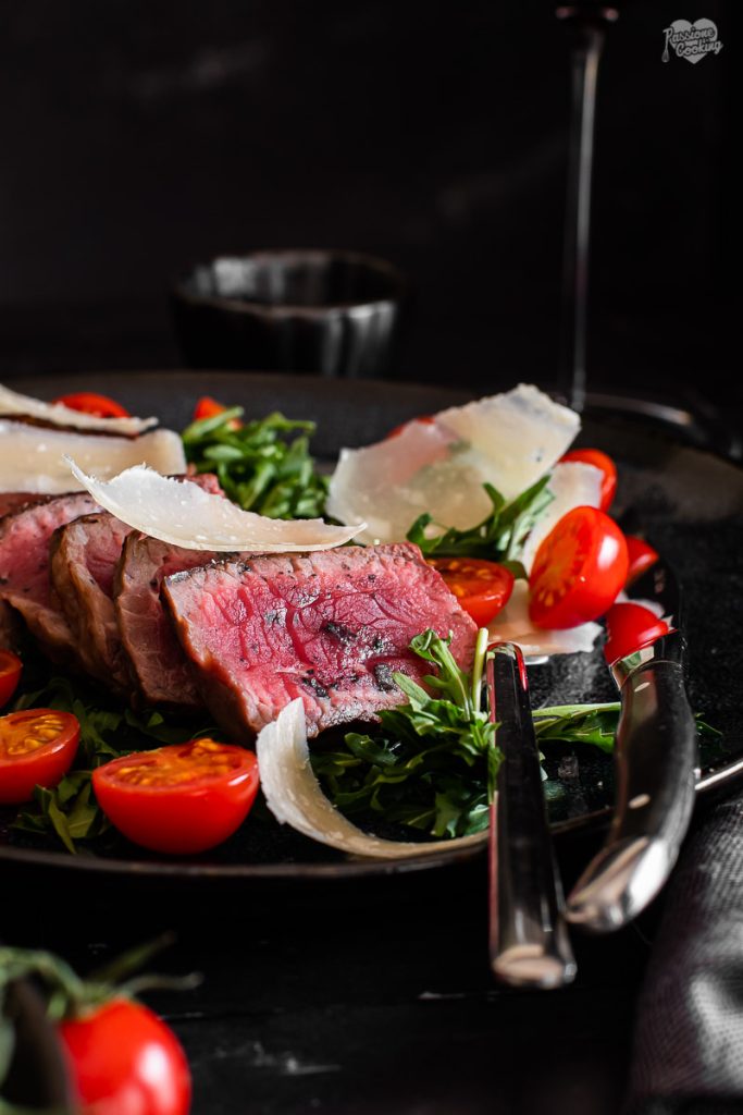 Beef Slices with Arugula and Cherry Tomatoes