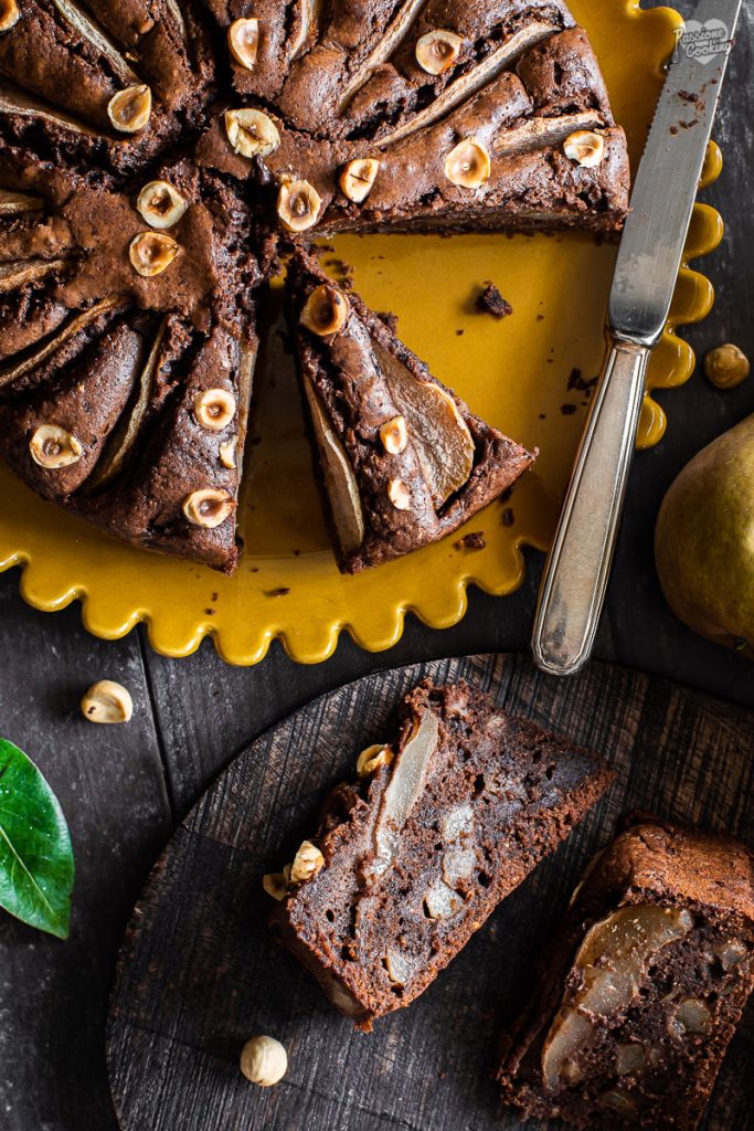 Cake with Pears and Chocolate