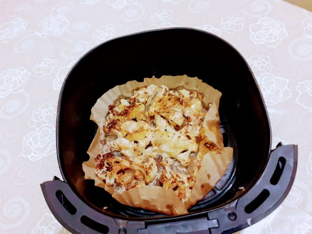 Cauliflower with Paprika in Air Fryer Gratin