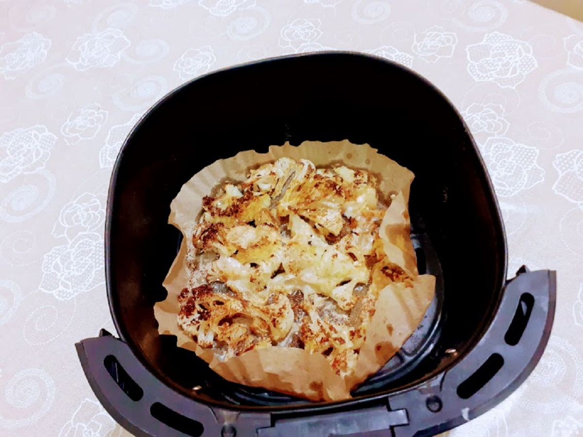 Cauliflower with Paprika in Air Fryer Gratin