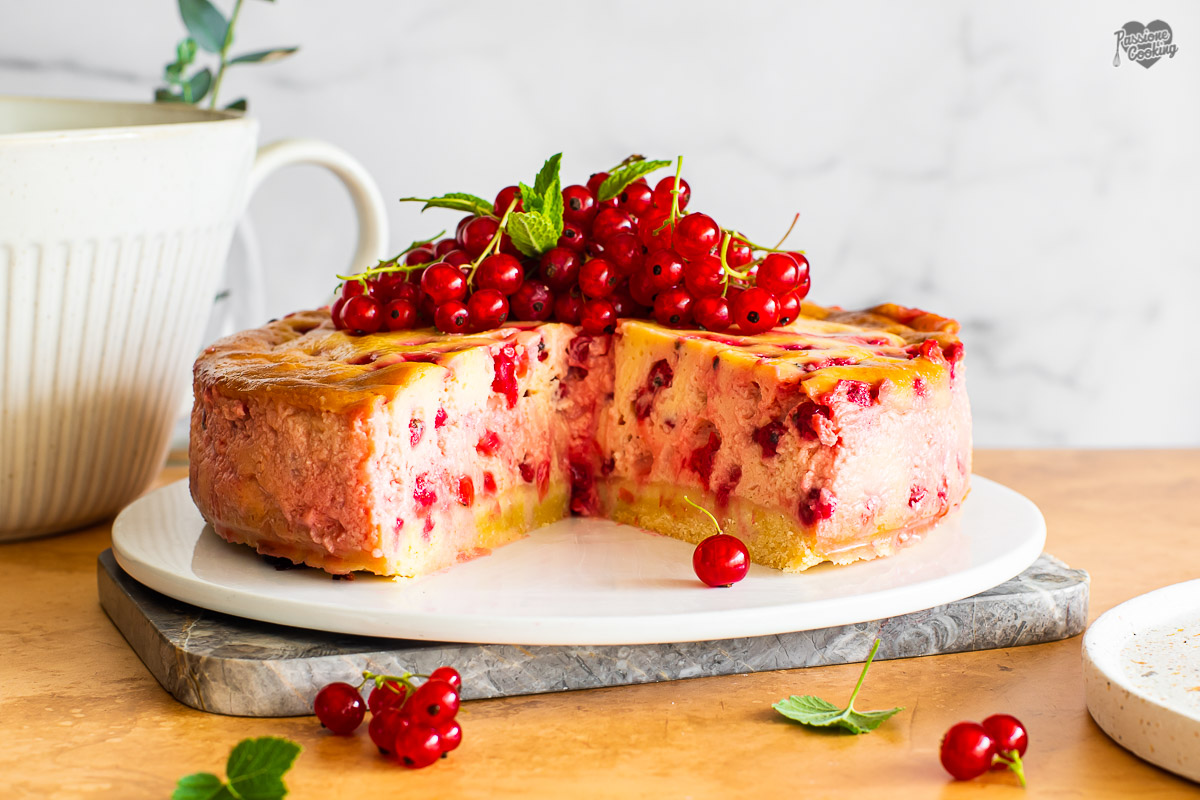 Cheesecake with Mascarpone and Red Currants