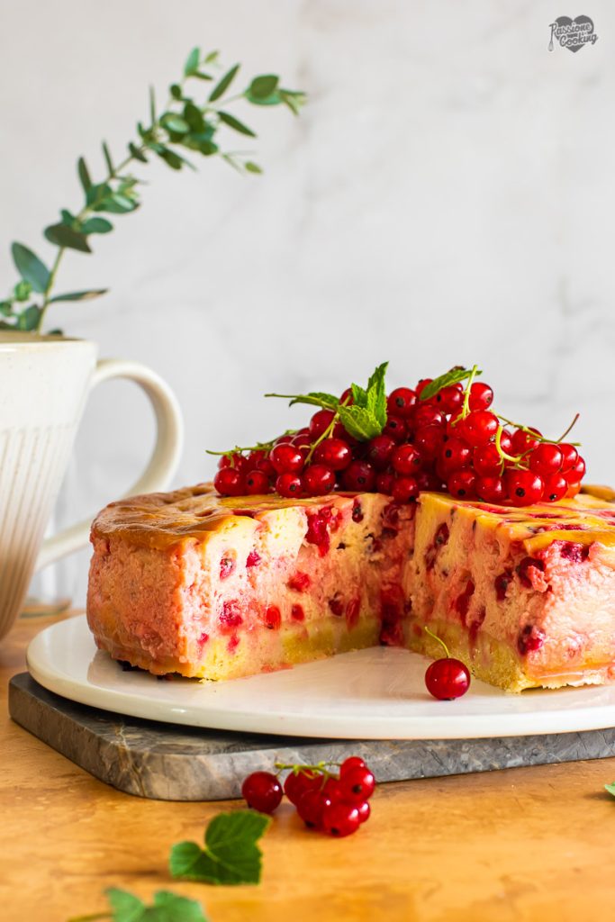 Cheesecake with Mascarpone and Red Currants