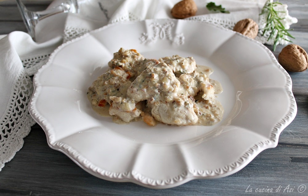 Chicken Bites in Walnut Sauce