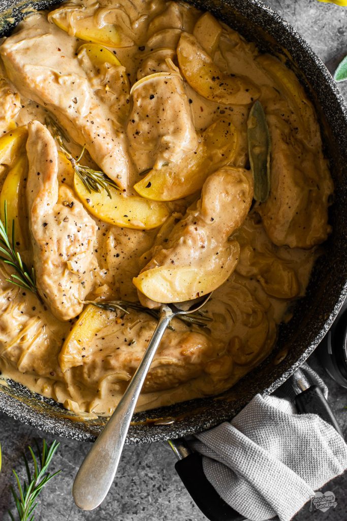 Chicken with Golden Delicious Apples