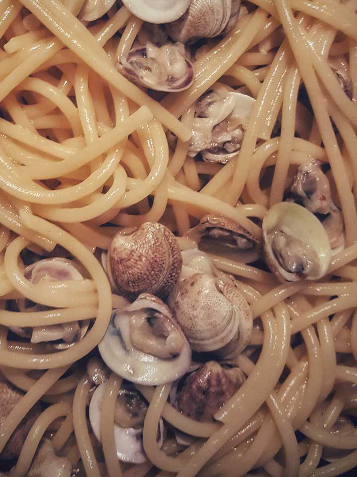 clams and spaghetti