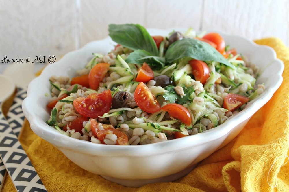 Cold barley salad with tuna and vegetables