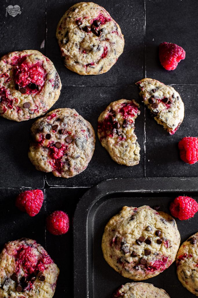 Cookies with Raspberries and Dark Chocolate