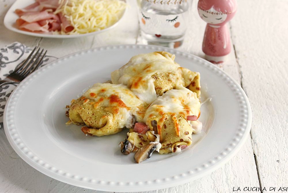 Crepes bundles filled and baked au gratin