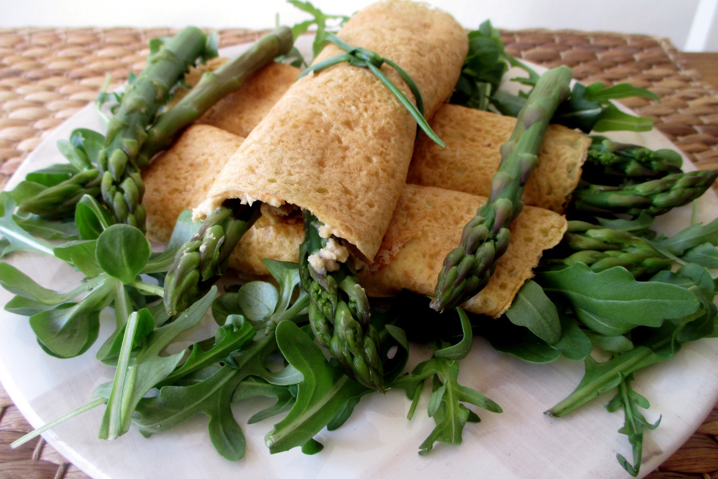 Crepes with Asparagus and Hummus