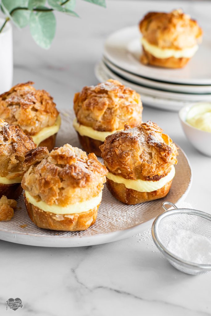 Muffins with Cream and Almonds