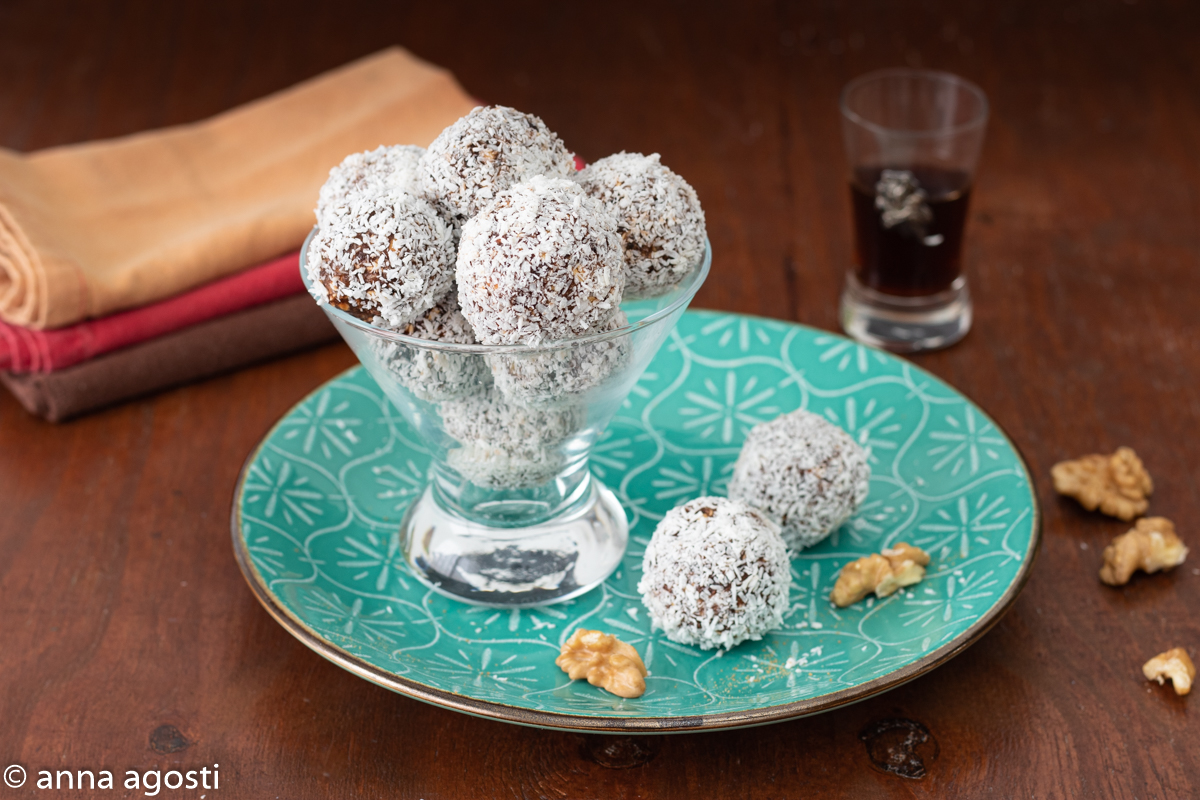 Date, Cocoa, and Walnut Bonbons without Sugar