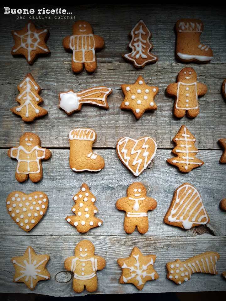 decorated Christmas cookies to give as gifts