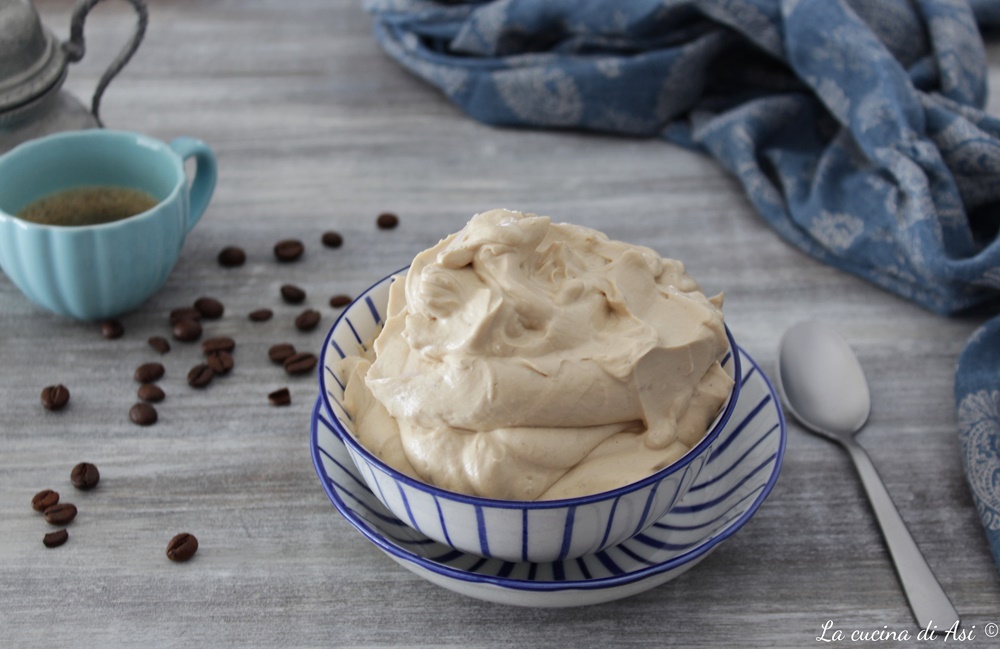 Delicate and no-bake coffee cream