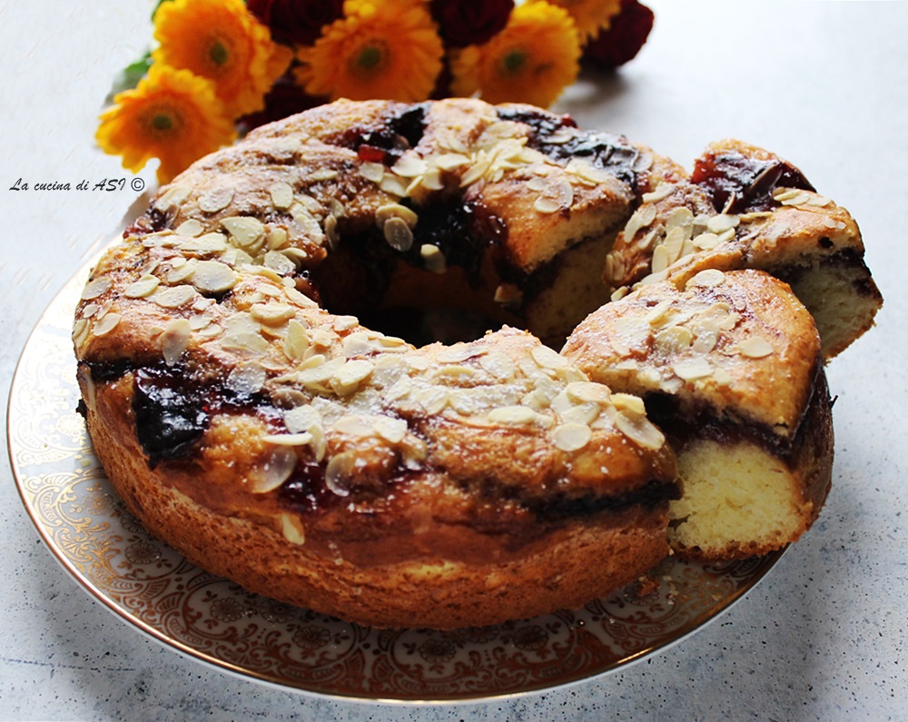 Delicious Cake with Ricotta and Jam