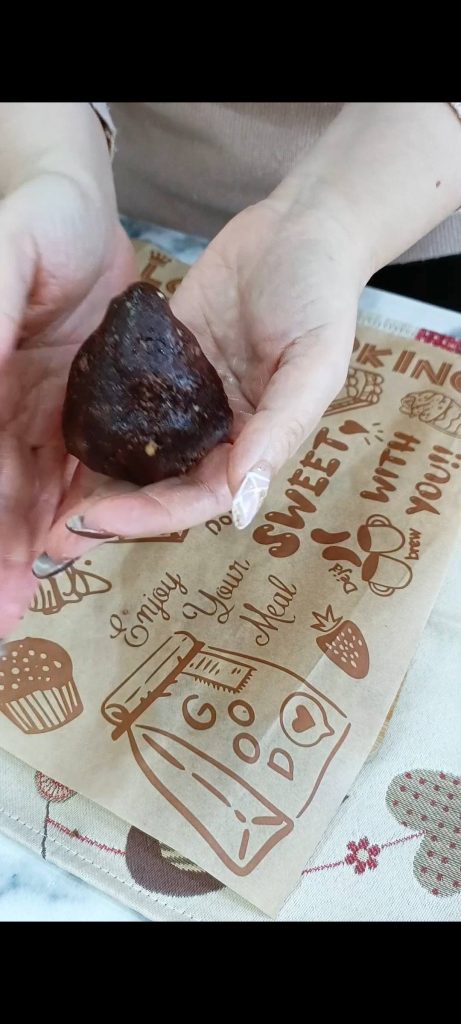 Form 5 cones with the dough