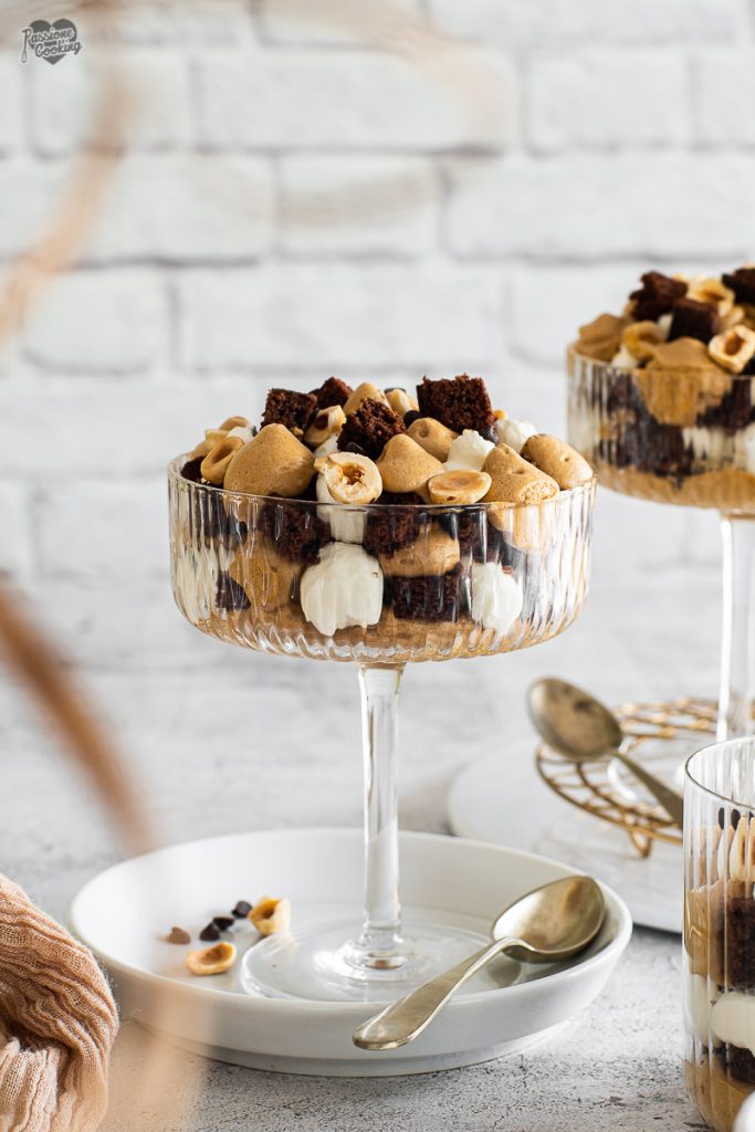 Glasses with Coffee Mousse and Mini Chocolate Cakes