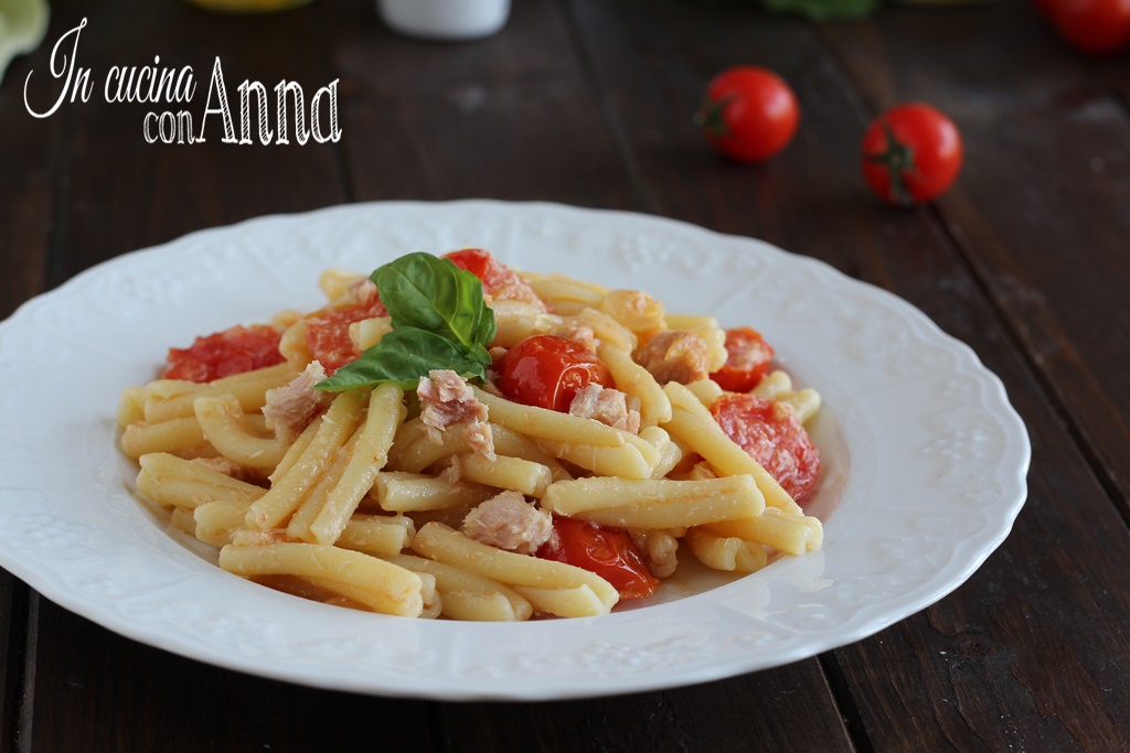 Pasta with cherry tomatoes and tuna, mom’s special recipe