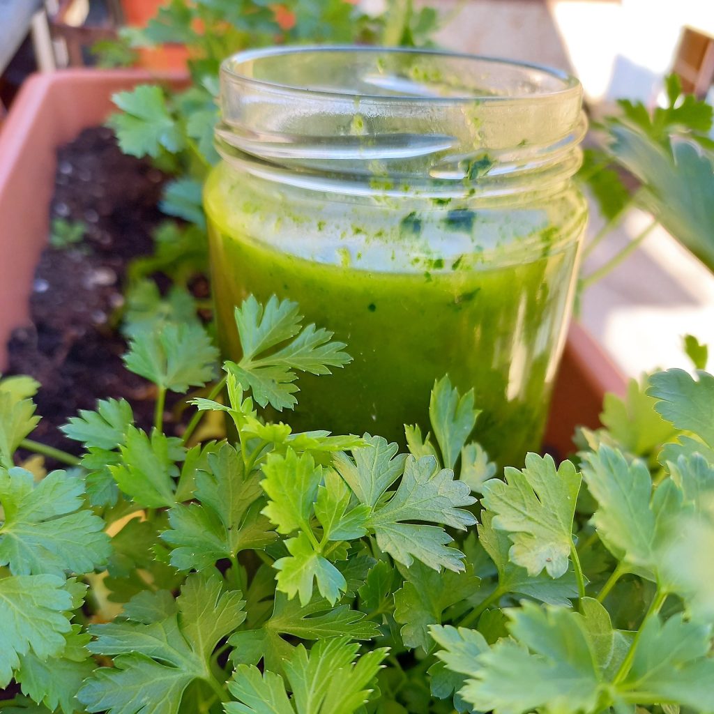 How to make parsley oil