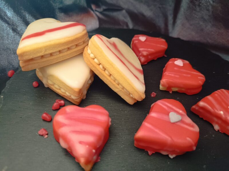 Buttery Hearts with White Chocolate Cream