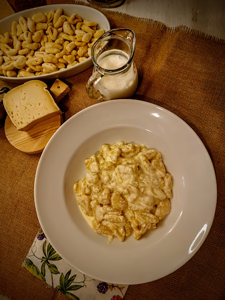 Croset with Gray Sauce