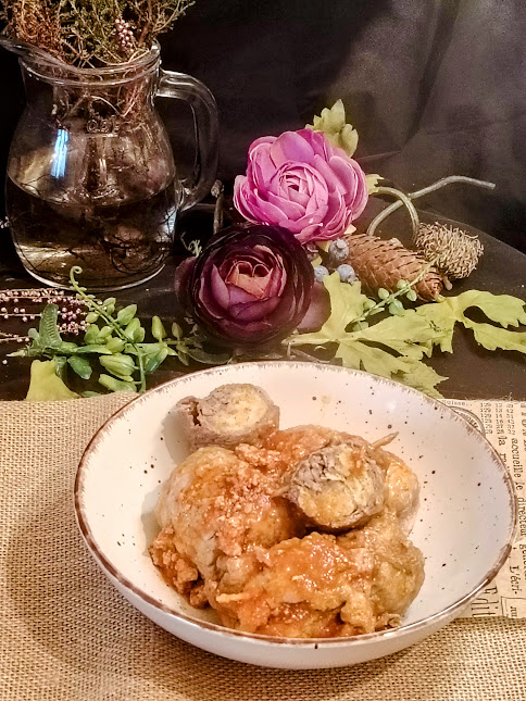 Delicious and Simple Rolls in Meat Sauce