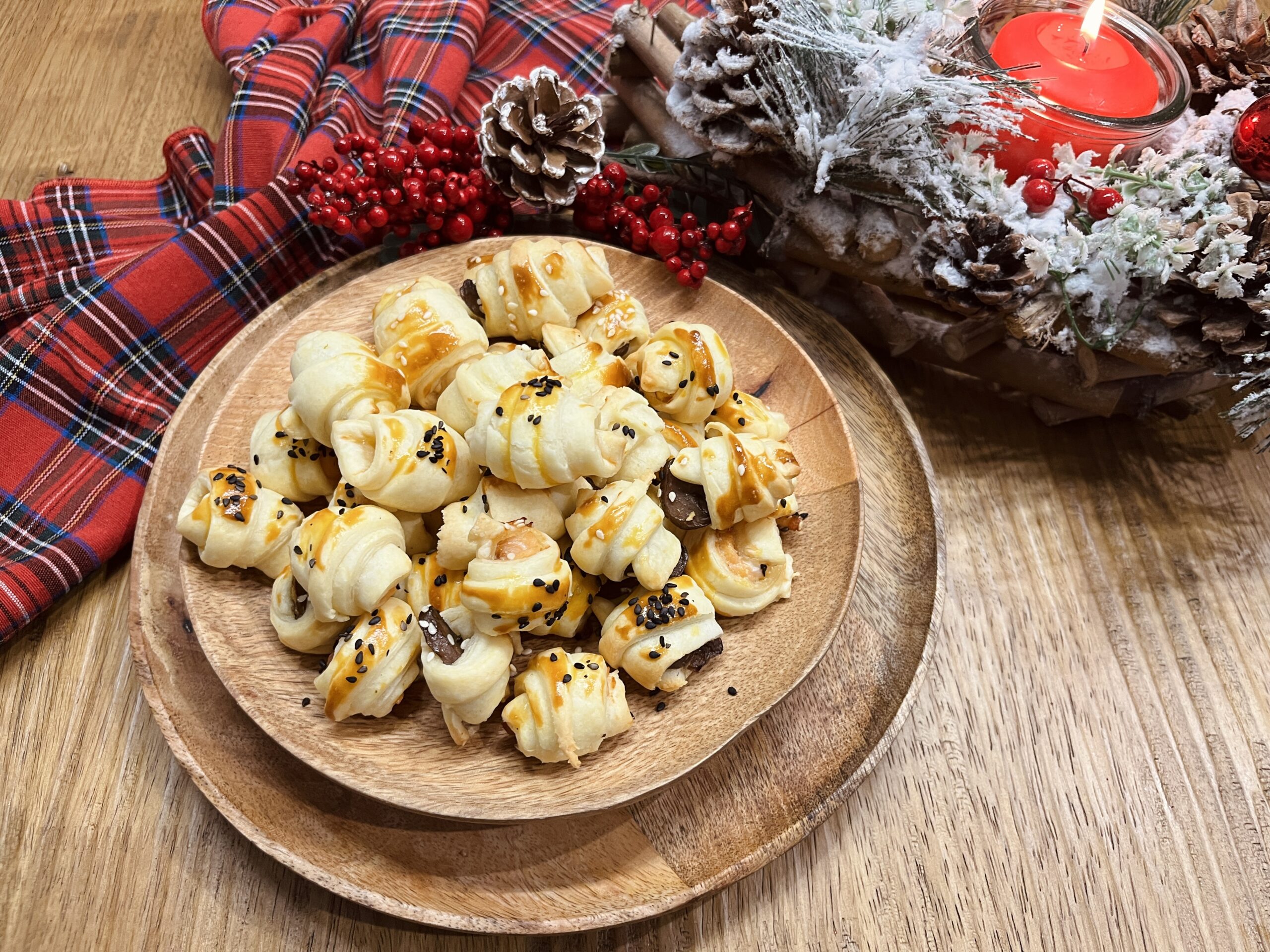 Mini Pretzels with Mushrooms and Salmon