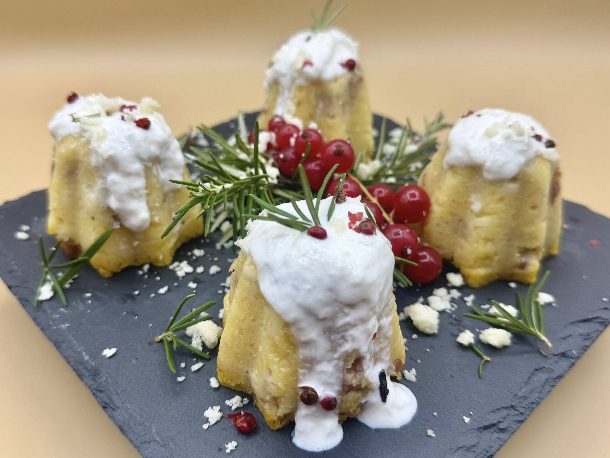 Savory Polenta Mini Pandoro with Cold Cuts and Cheese – Easy and Tasty Appetizer