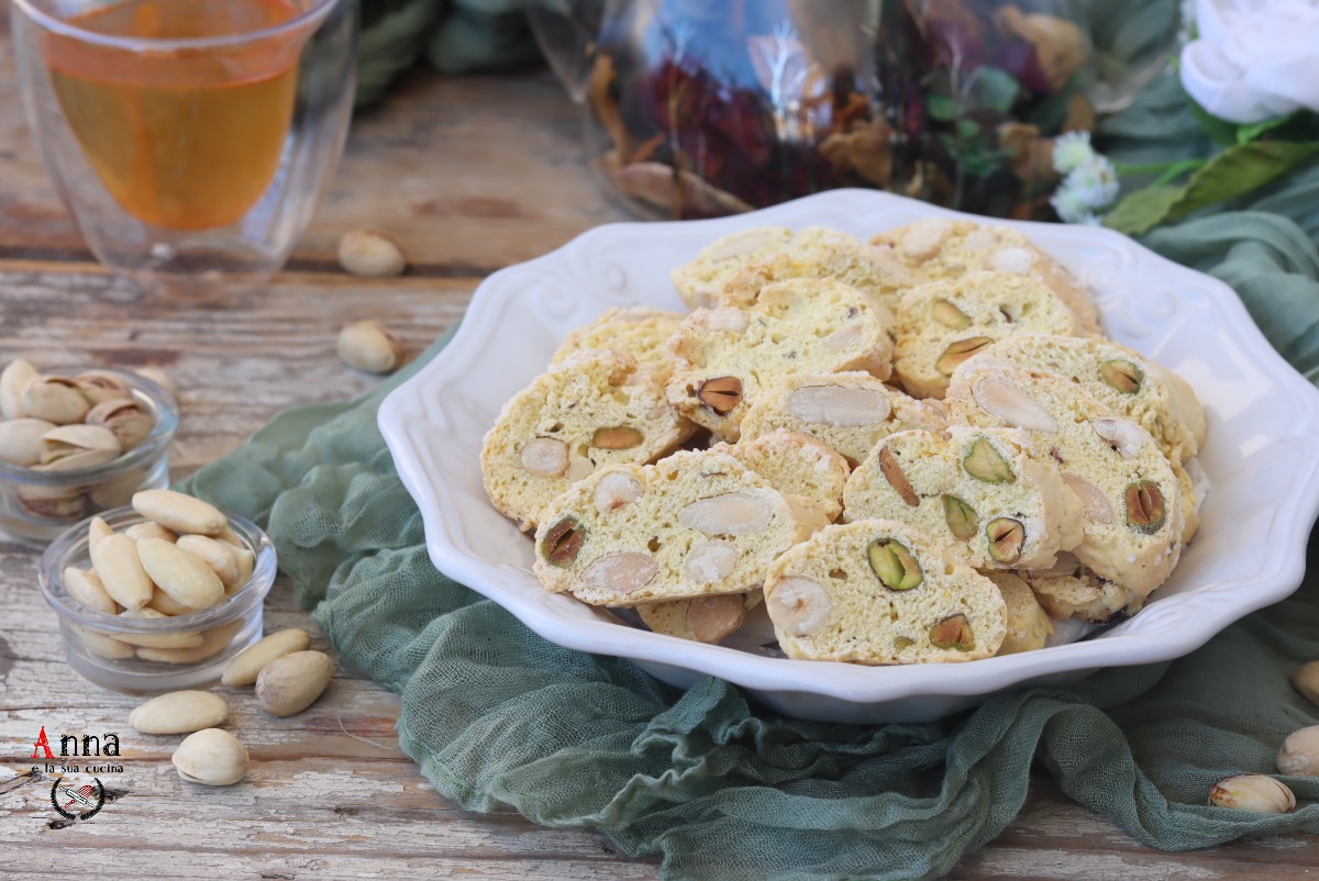 Biscotti with Hazelnuts and Pistachios