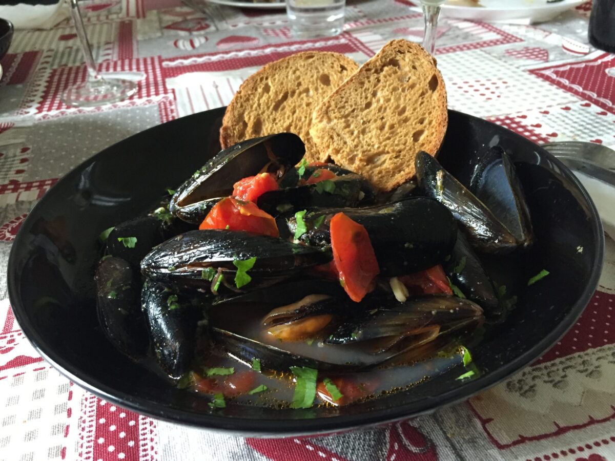 IMPEPATA (OR PEPATA) OF MUSSELS WITH TOMATO
