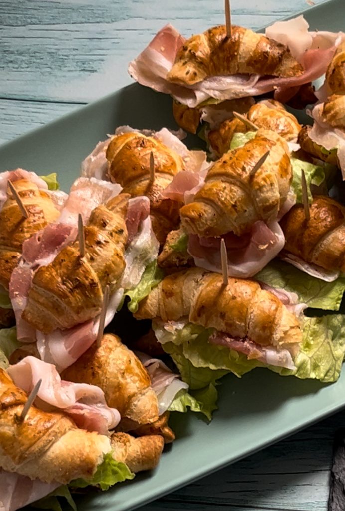 mini filled puff pastry croissants