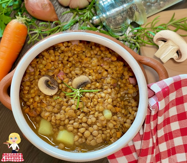 LENTIL AND MUSHROOM SOUP