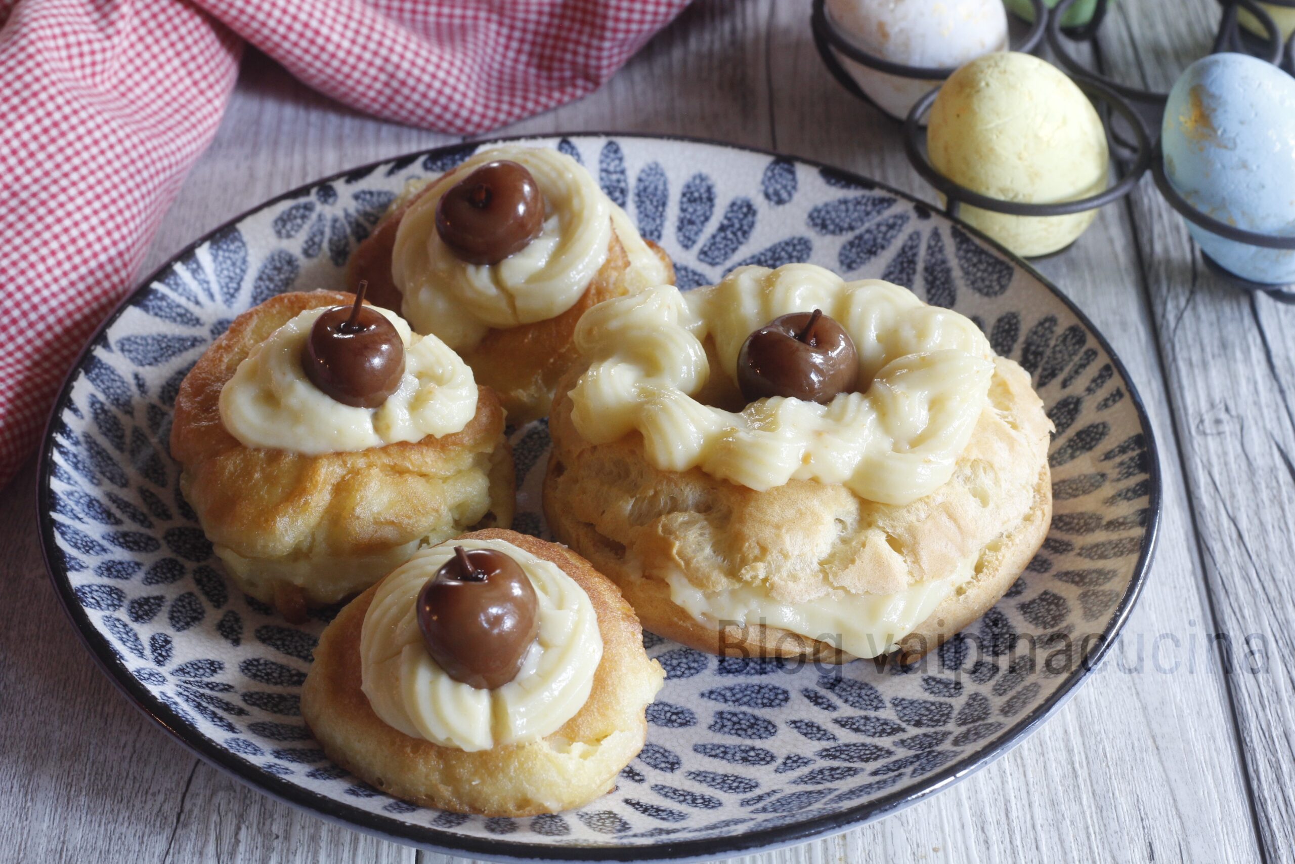 Sfince of San Giuseppe with Cream