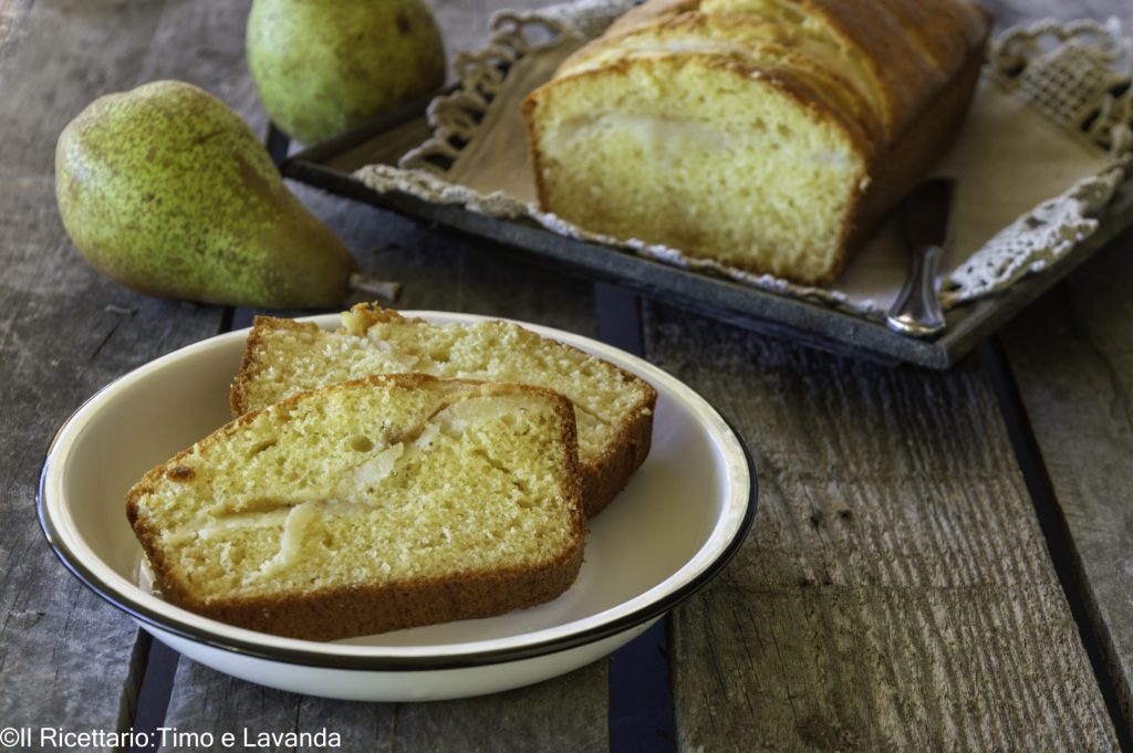 PEAR AND SOUR CREAM POUND CAKE