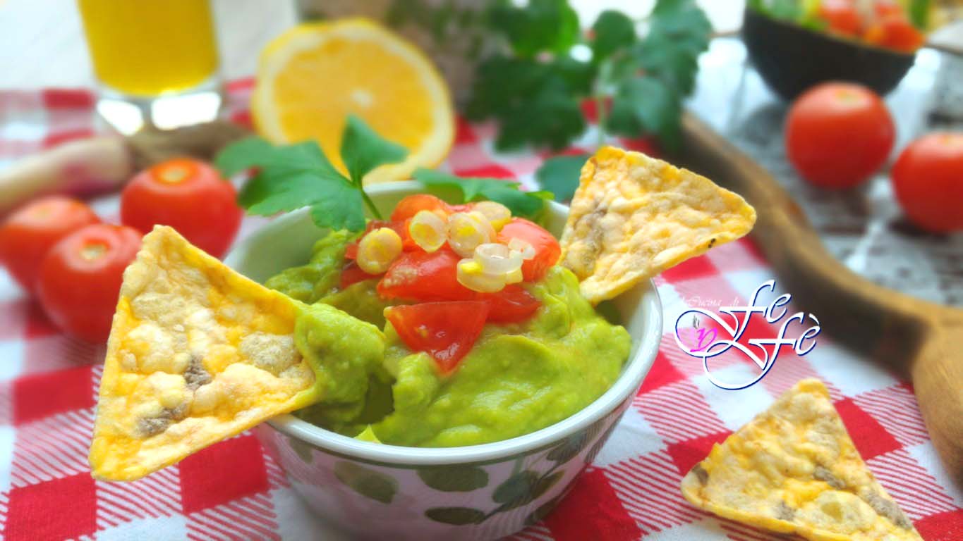 GUACAMOLE SAUCE WITH GINGER AND CHERRY TOMATOES