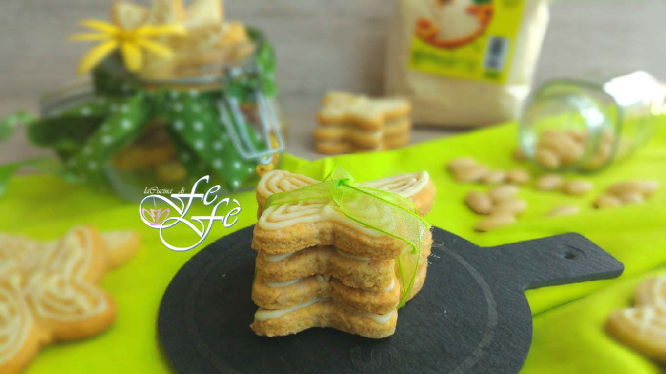 ALMOND AND WHITE CHOCOLATE COOKIES